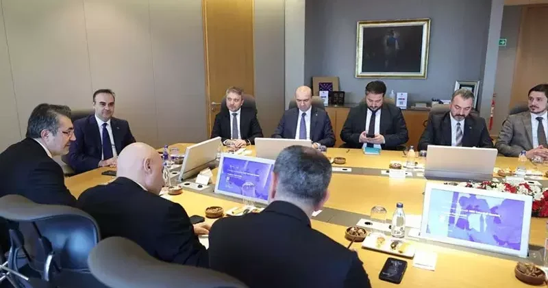 Bakan Kacır, Türkiye Bankalar Birliği Yönetim Kurulu toplantısında banka yöneticileri ile görüştü
