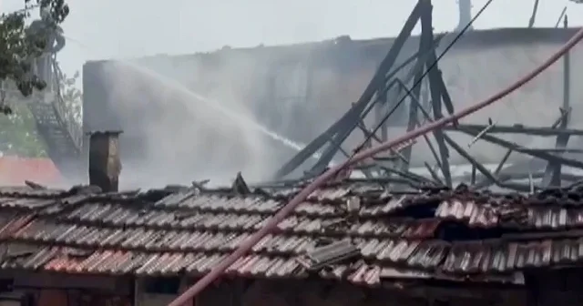 Antalya’da korkutan yangın: Müstakil ev küle döndü VİDEO İZLE