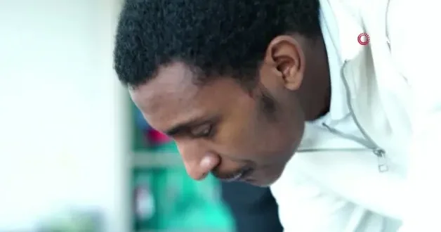 Nijeryalı gencin hayat kurtaran Türkiye yolculuğu: Bacak kemiğinden çene yapıldı