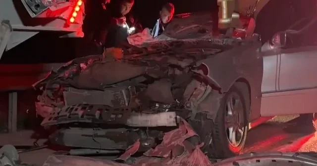 Kırıkkale’de otomobil tıra çarptı: Sürücü yaralandı VİDEO İZLE