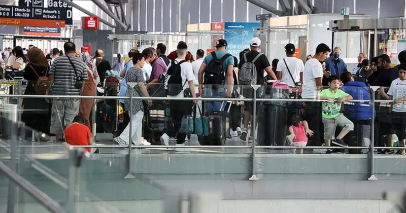 Havacılıkta kaos günü: Yüzlerce sefer iptal, binlerce kişi ortada kaldı Sözcü Gazetesi