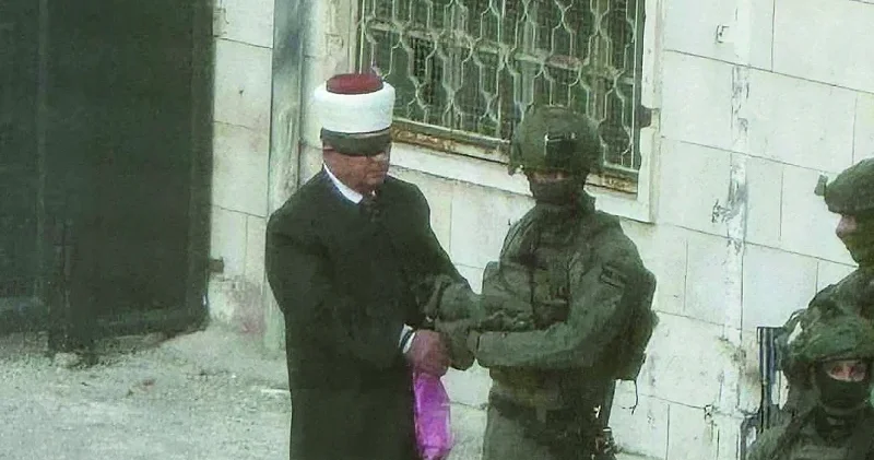 Eski bakanı gözlerini bağlayıp götürdüler Ortadoğu Haberleri