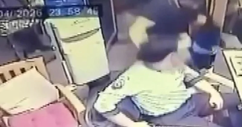 O anlar kamerada! İstanbul’da iki kişi tenis kortunu açtırmak için izin alamayınca güvenliğe saldırdılar Son dakika haberleri