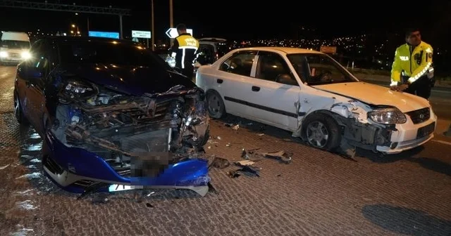 Kırmızı ışık ihlali yapan sürücü otomobile çarptı: 1 yaralı Kırıkkale Haberleri
