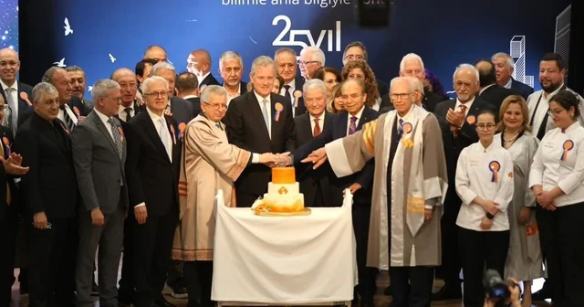 İzmir Ekonomi Üniversitesi nde 25 inci yıla coşkulu kutlama İzmir Haberleri