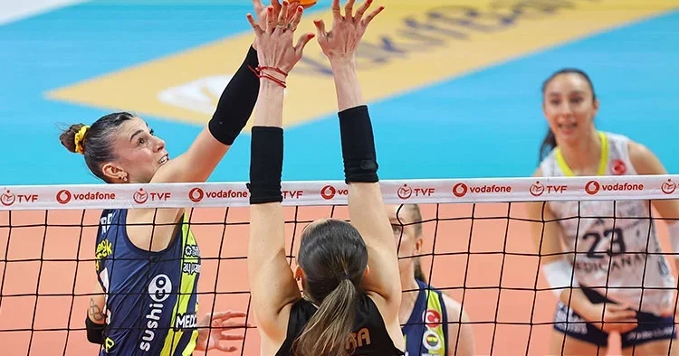 VakıfBank şampiyonluk, Fenerbahçe seriyi uzatmak için sahaya çıkıyor