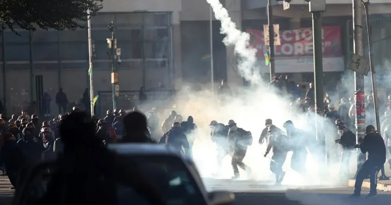 Bolivya sokakları karıştı! Madenciler polisle çatıştı, istifa çağrısı geldi