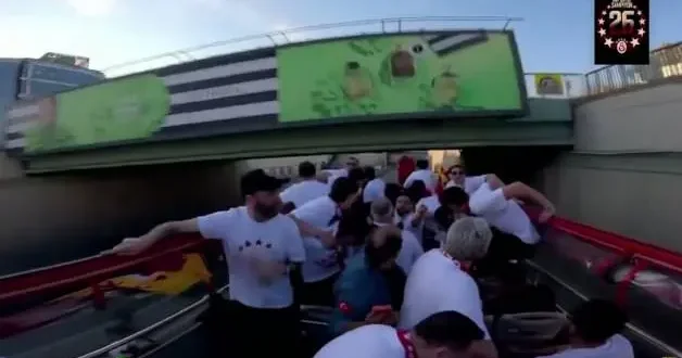 Şampiyonluk turunda korkutan anlar: Galatasaray kafilesi saniyelerle kurtuldu