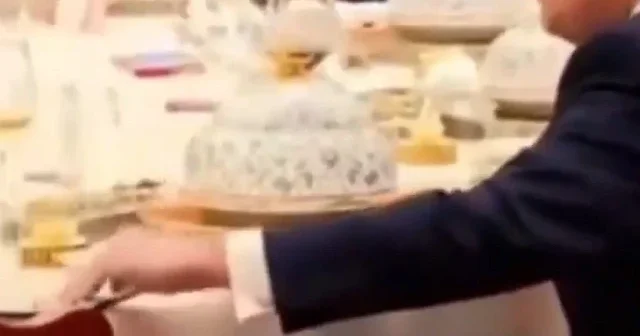 Donald Trump Çin Devlet Başkanı Xi’nin özel notlarını karıştırdı VİDEO İZLE