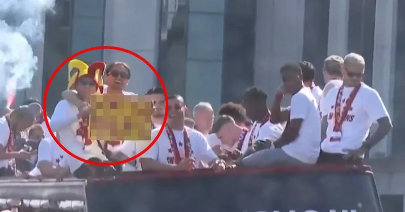 Galatasaray da şampiyonluk kutlaması başladı! Torreira ve Yunus tan dikkat çeken pankart