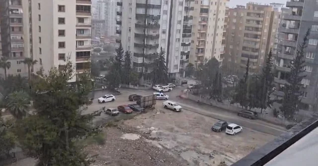 Adana da sağanak; yollar göle döndü Adana Haberleri