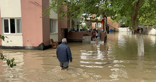Osmaniye de sağanak etkili oldu, evleri ve tarlaları su bastı Osmaniye Haberleri