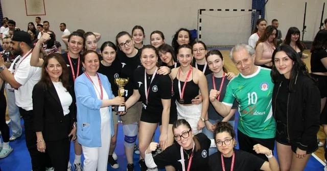ADÜFEST Spor Şenlikleri kapsamında kupa törenleri gerçekleştirildi Aydın Haberleri