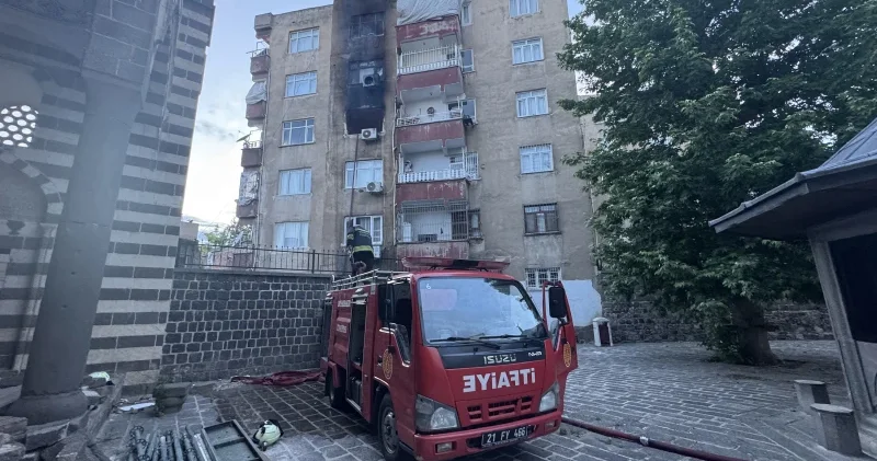 Diyarbakır da bir evde yangın çıktı: İtfaiye eri yaralandı Gündem Haberleri