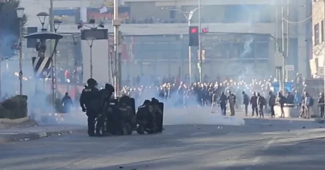Bolivya da madenci isyanı: Başkent La Paz da polisle göstericiler arasında çatışma çıktı VİDEO İZLE