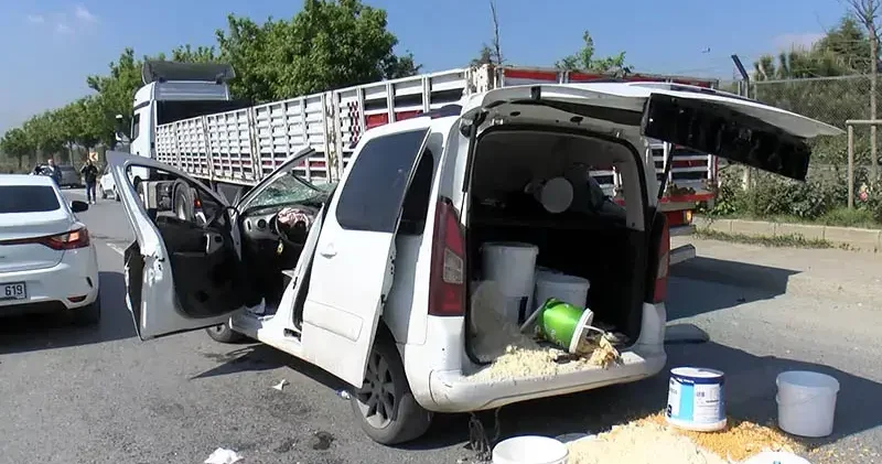 Başakşehir de kaza tutanağı tutarken arkadan başka bir araç çarptı; sürücü otomobilde sıkıştı