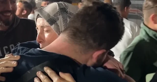 Refah ta hasret dolu buluşma: Tedavisi biten 86 Filistinli Gazze ye döndü VİDEO İZLE