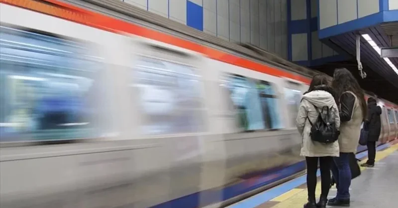 İstanbul da metro seferleri kilit! Peronlar doldu taştı Sözcü Gazetesi
