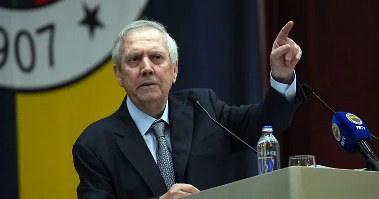 Aziz Yıldırım dan seçimden çekilecek iddialarına yanıt ve şampiyonluk uyarısı: Çok büyük tehlikeler bizi bekliyor!