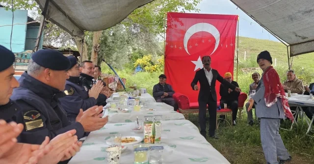 Down sendromlu Servet’in asker eğlencesi yürekleri ısıttı VİDEO İZLE
