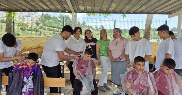 Bayram öncesi anlamlı dokunuş: Miniklere ücretsiz tıraş MESEM öğrencileri çocukların bayram sevincine ortak oldu Mersin Haberleri