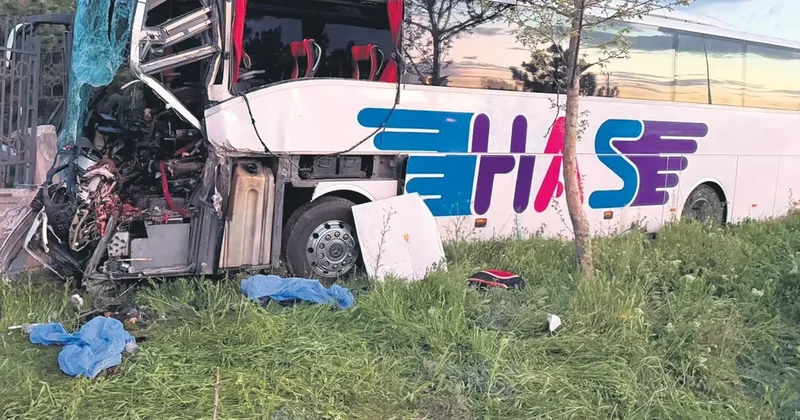 Önce TIR’a, sonra duvara çarptı: 1 ölü 8 yaralı