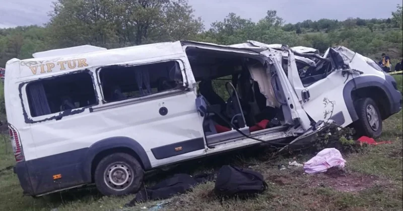 Yozgat ta öğrenci servisi devrildi, 2 öğrenci ve sürücü öldü