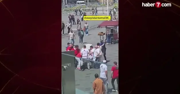 Taksim’de dönerciler bir kişiyi darp etti