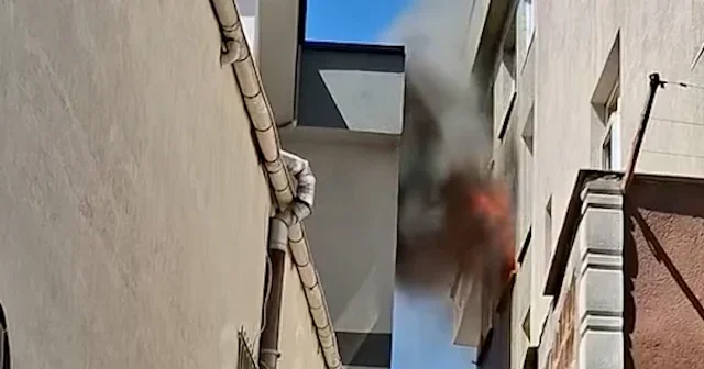 Küçükçekmece de apartmanda çıkan yangın hasara neden oldu VİDEO İZLE