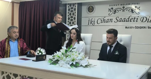 Polis çift, nikaha süsledikleri ekip otosuyla geldi Afyonkarahisar Haberleri