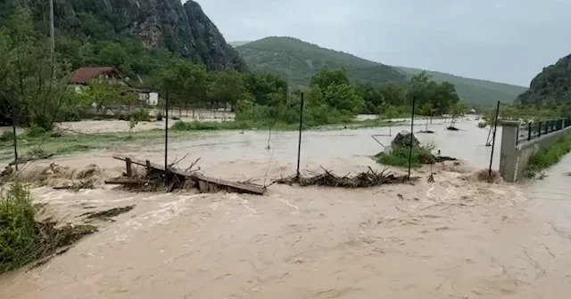 Tokat’ta taşan dere evleri ve tarlaları sular altında bıraktı VİDEO İZLE