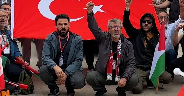 Denizden ve karadan abluka kırılıyor: Sumud Filosu’nun kara konvoyu Refah’a doğru hareket etti VİDEO İZLE