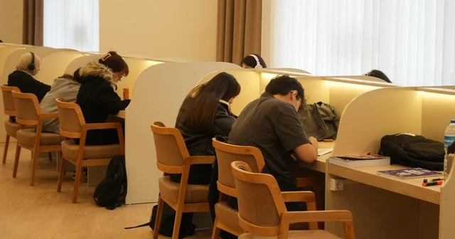 110 öğrenci aynı anda ders çalışıyor Öğrenciler kütüphanelere yoğun ilgi gösteriyor Düzce Haberleri