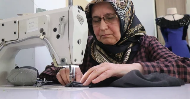 65 yaşındaki Remziye teyzenin sınıfta kalma azmi Yıllarca evlatları için çabaladı, şimdi kendisi için üretiyor Kursiyer kadın, dikiş kursuna devam edebilmek için sınıfta kalmak istiyor Sakarya Haberleri