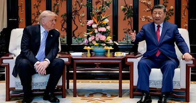 Trump ı alçak koltuğa oturttular VİDEO İZLE