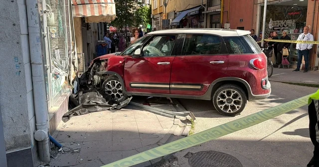 Kendisine çarpan otomobil ile duvar arasında sıkışan Gökçe öldü Eskişehir Haberleri