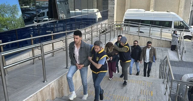 Zonguldak ta ev sahibi yapma vaadiyle dolandırıcılık yaptıkları iddiasıyla 2 şüpheli yakalandı Zonguldak Haberleri