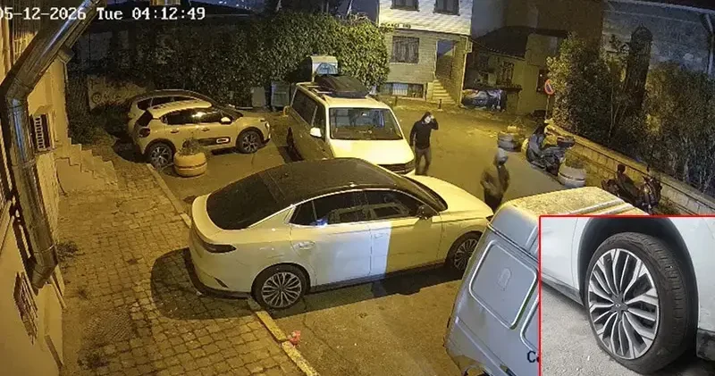 Beyoğlu’nda iş insanının otomobilinin lastiklerini bıçakladılar: Cansız cisme zarar vermek acizlik