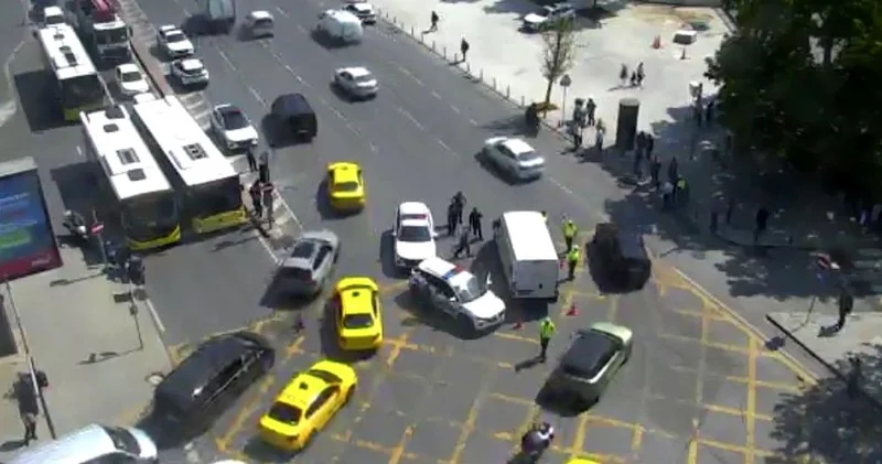 Beşiktaş ta polis memuruna çarpan ticari araç kazası