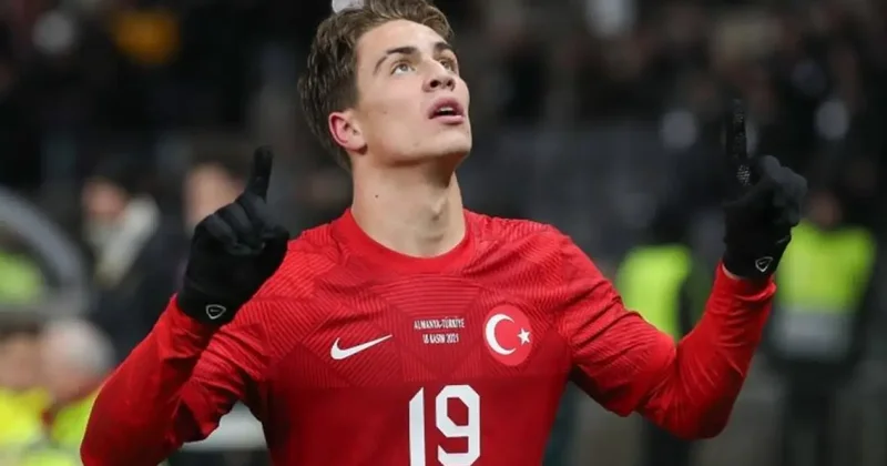 Kenan Yıldız ın cübbeli ve seccadeli fotoğrafı tekrar gündemde!