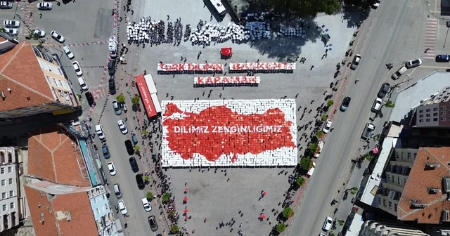 Karaman da öğrencilerden Yürüyen Sözlük gösterisi Karaman Haberleri