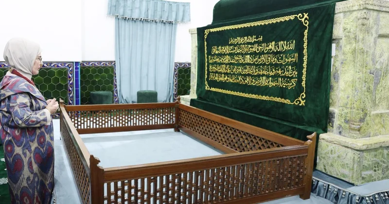 Emine Erdoğan, Hoca Ahmet Yesevi Türbesi ni ziyaret etti