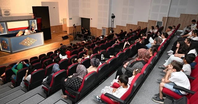 Mersin Büyükşehir Belediyesinden çocuklara kuklalı tiyatro sürprizi Mersin Haberleri