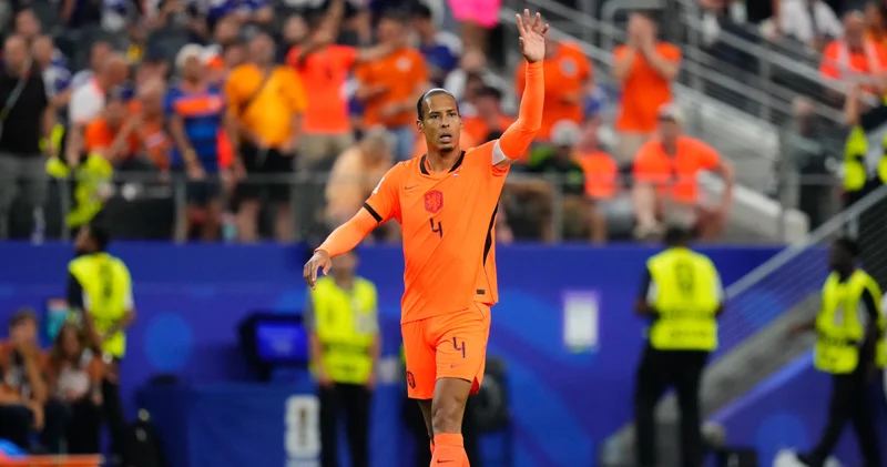 Virgil van Dijk tan su molalarına tepki!