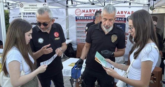 Kiraz Festivali nde stant kuran polis, vatandaşları uyuşturucuya karşı bilgilendirdi Tekirdağ Haberleri