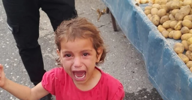 Pazarda kaybolan küçük kız, zabıta ekipleri sayesinde annesine kavuştu Malatya Haberleri