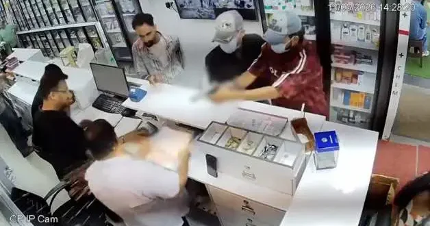 Hindistan da güpegündüz kanlı pusu: Eczacıyı vurdular