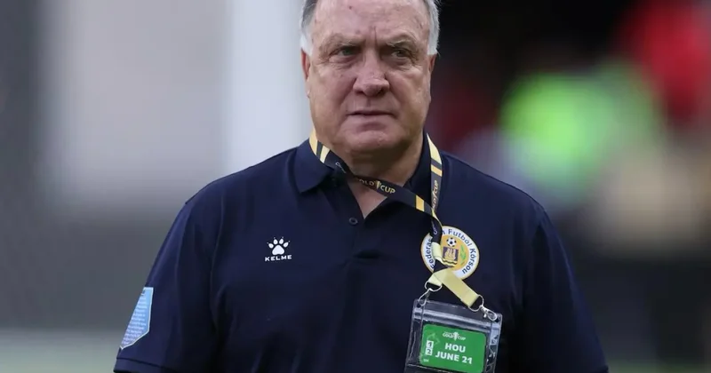 Fenerbahçe nin eski teknik direktörü Dick Advocaat Dünya Kupası tarihine geçti!