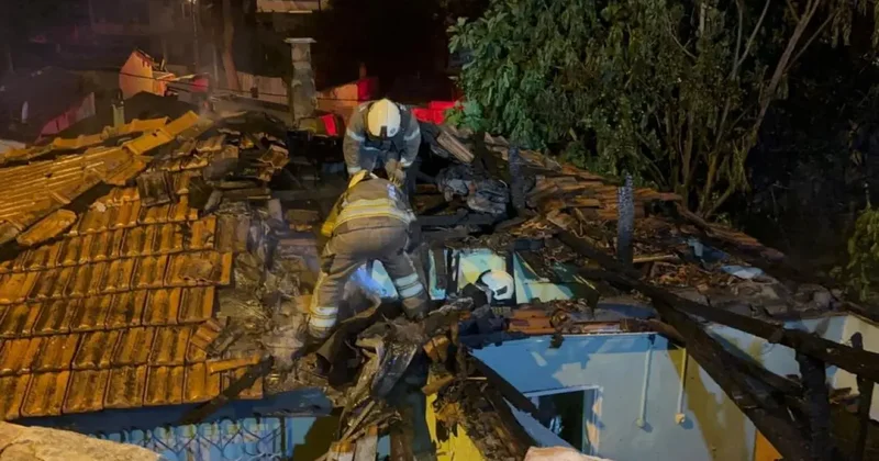 Gaziosmanpaşa’da 3 gecekondu alevlere teslim oldu