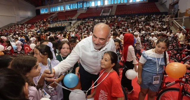 Canik te camiler çocuklarla, çocuklar hediyelerle buluşuyor Samsun Haberleri